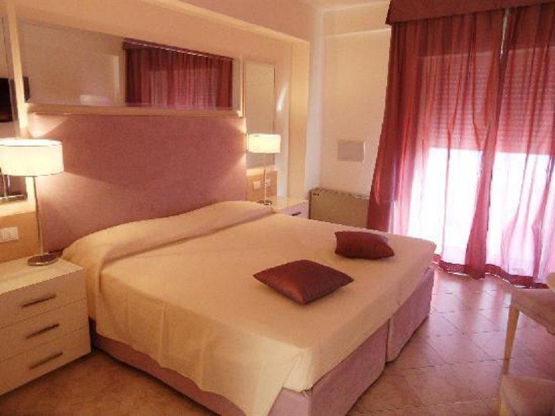 Crystal Sea Hotel Форца-д'Агро Экстерьер фото