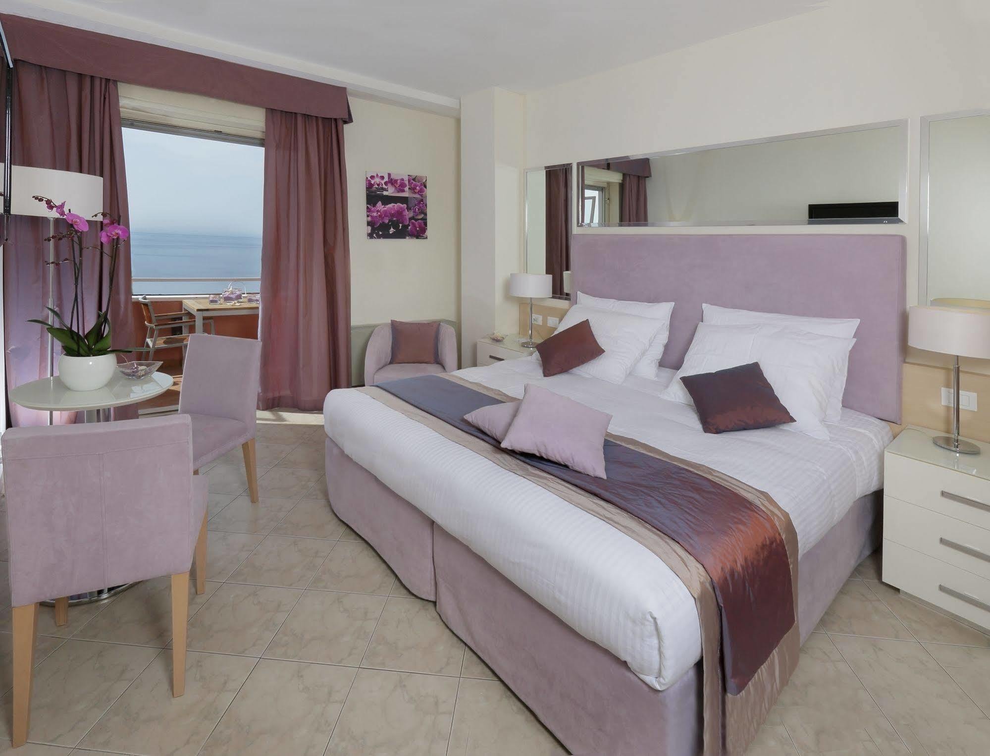 Crystal Sea Hotel Форца-д'Агро Экстерьер фото